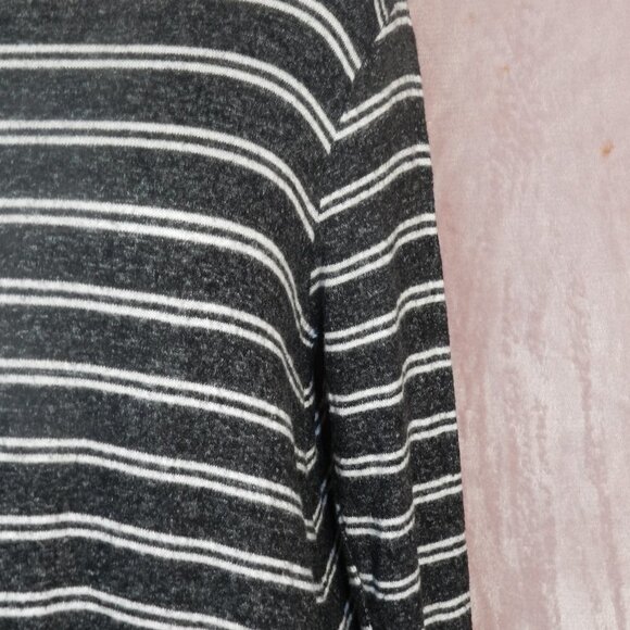 Merona Womens Striped Grey And White Turtle Neck Rayon Sweater Shirt Size Medium - Picture 3 of 6